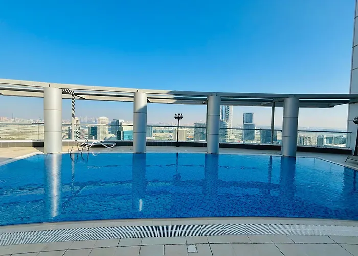 Stunning Studio With Rooftop Pool, Balcony & Gym