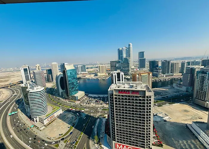 Stunning Studio With Rooftop Pool, Balcony & Gym