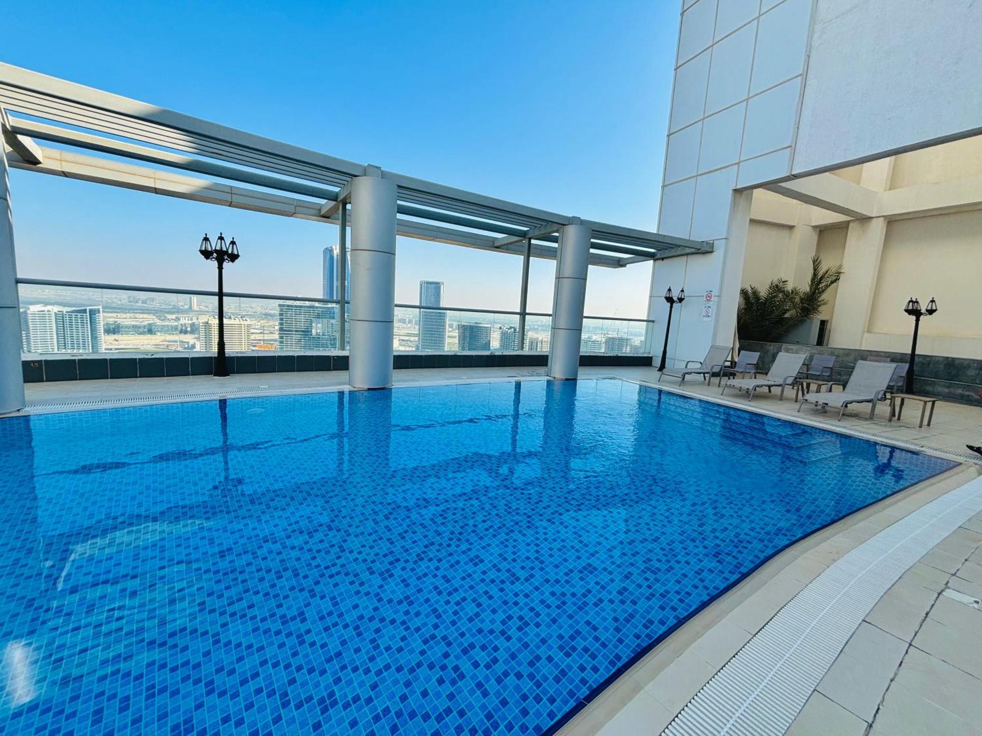 Stunning With Rooftop Pool, Balcony & Gym Apartment Dubai