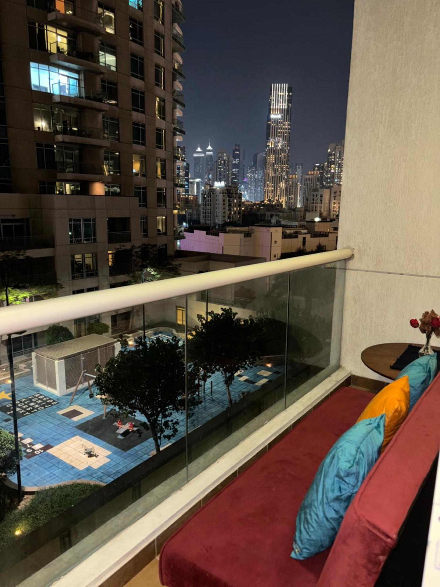 Apartment Stunning With Rooftop Pool, Balcony & Gym Dubai