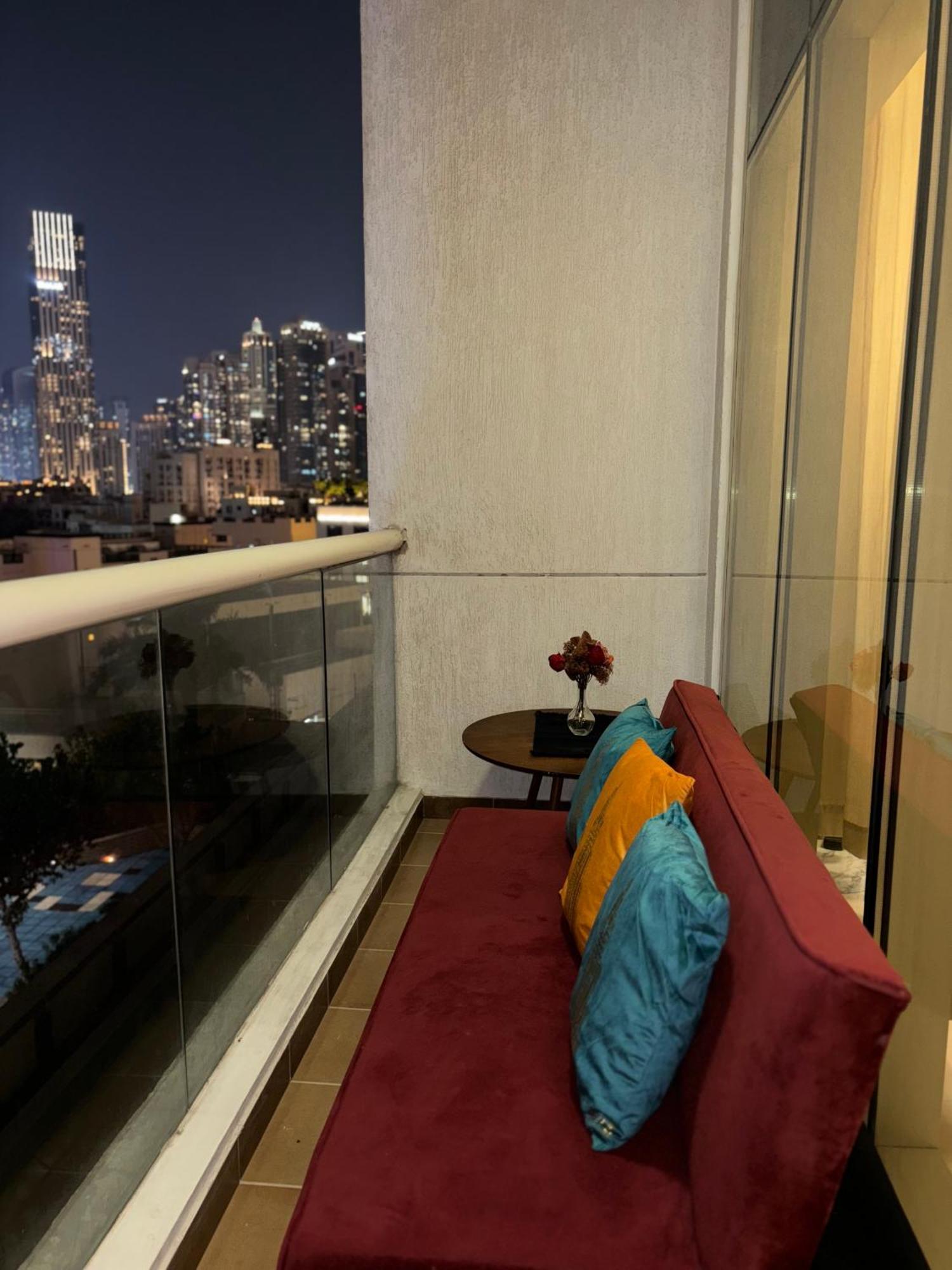 Stunning With Rooftop Pool, Balcony & Gym *