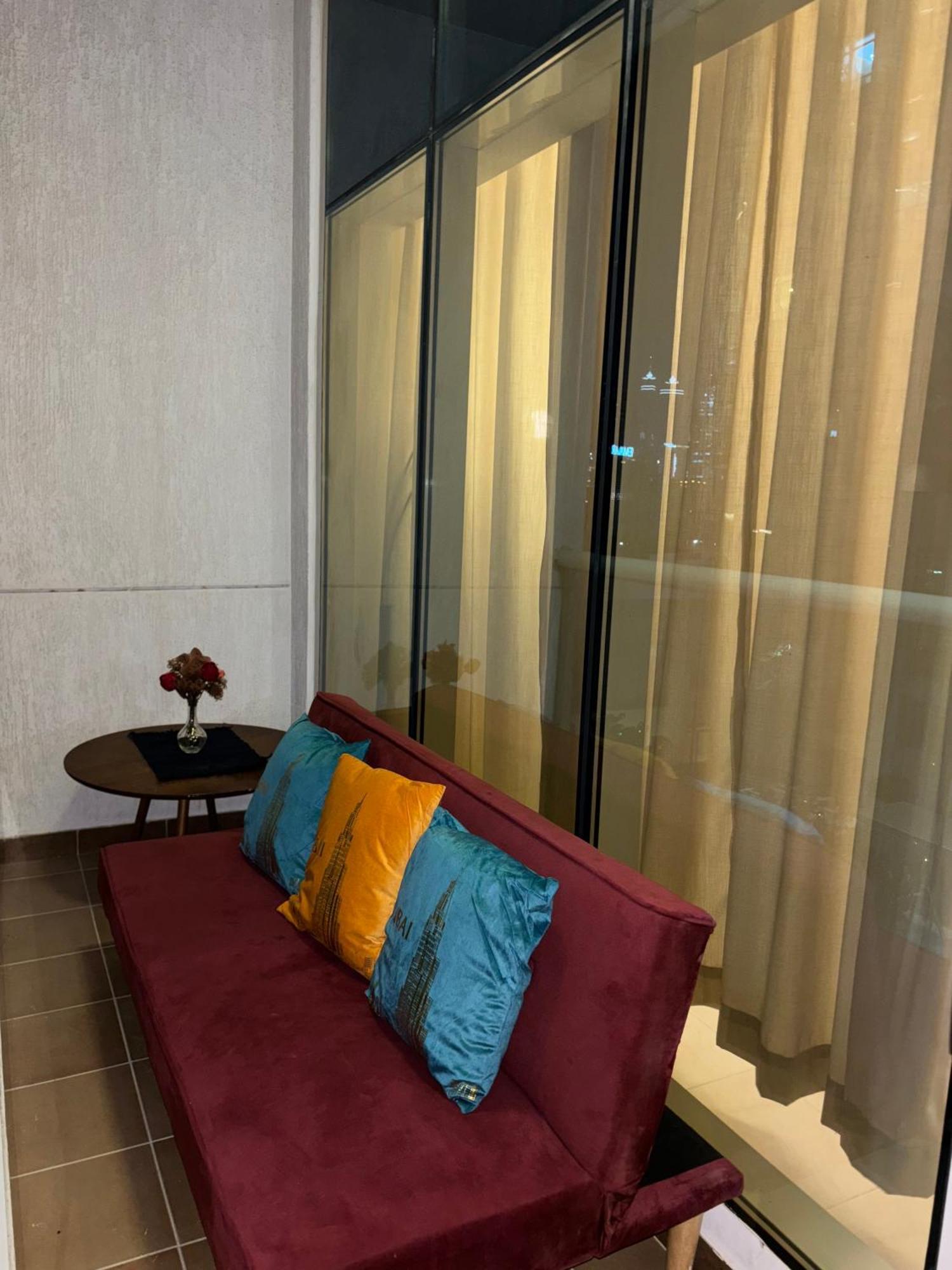 Stunning With Rooftop Pool, Balcony & Gym