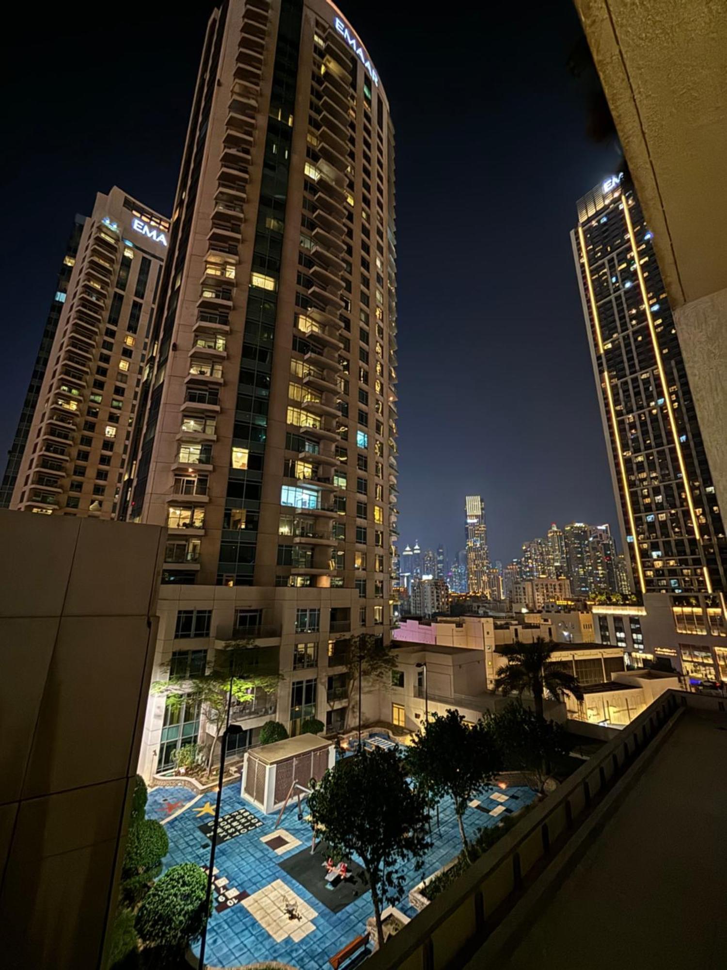 Apartment Stunning With Rooftop Pool, Balcony & Gym *