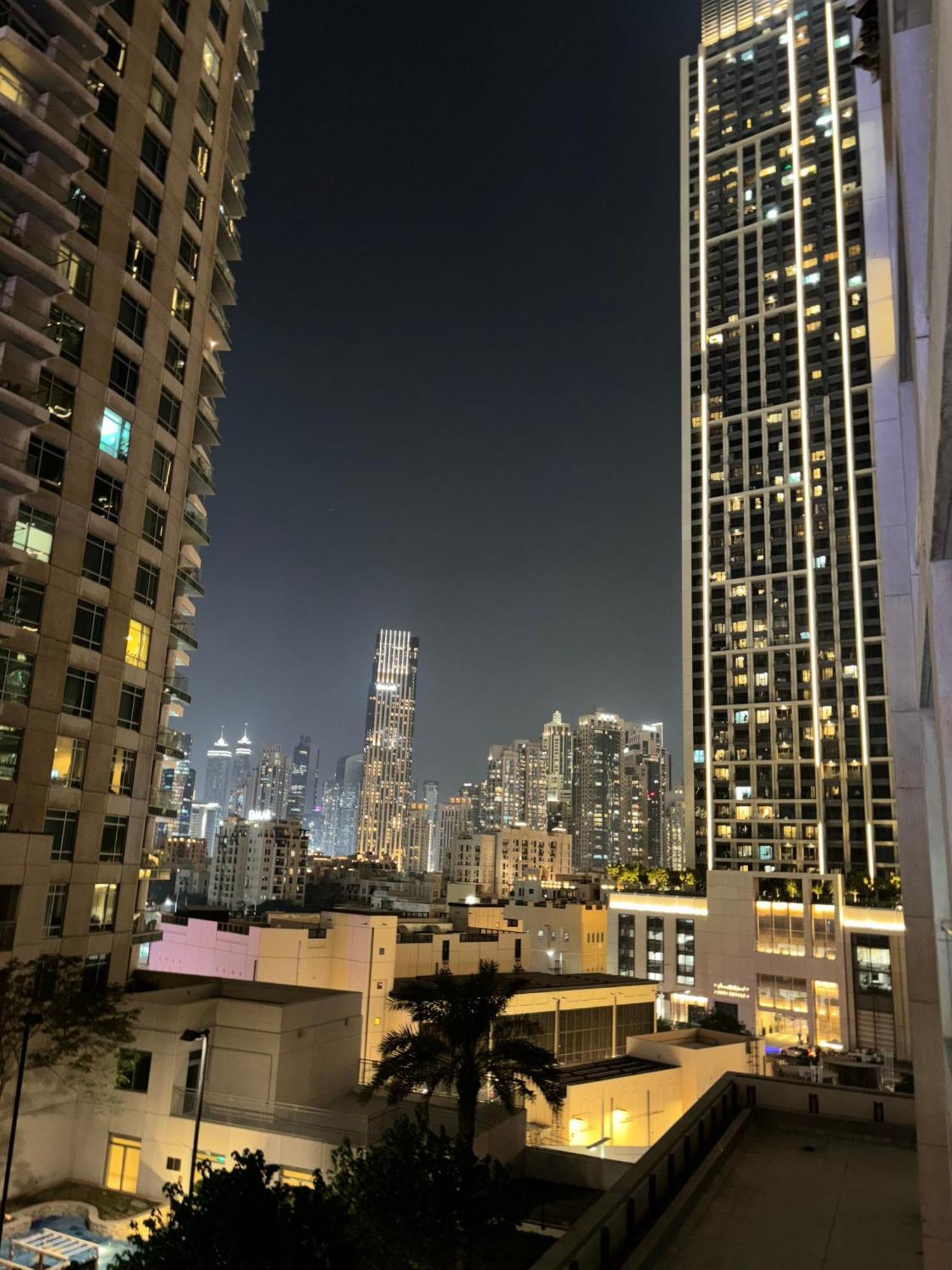 Stunning With Rooftop Pool, Balcony & Gym * Dubai