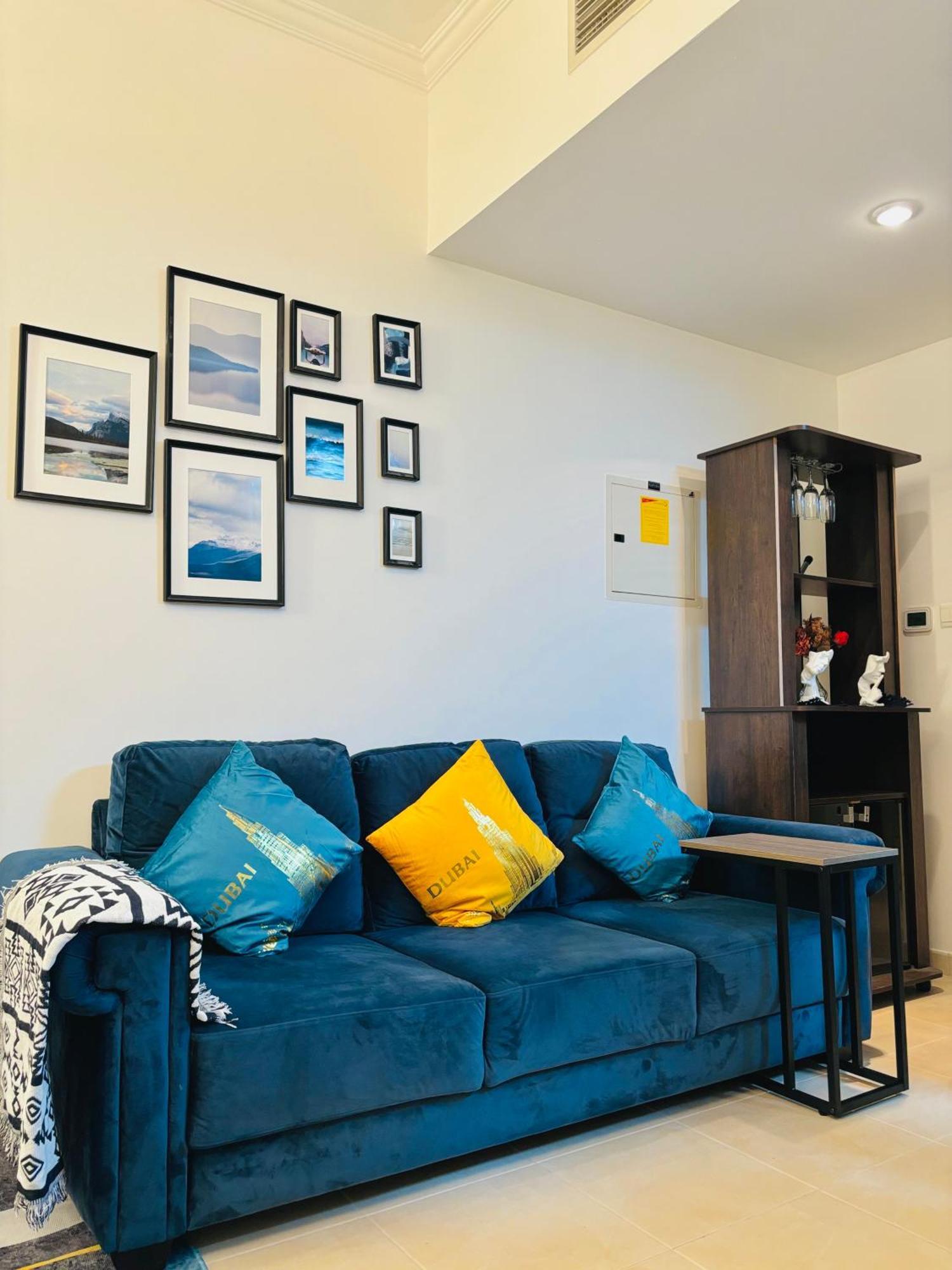 Stunning With Rooftop Pool, Balcony & Gym Apartment Dubai