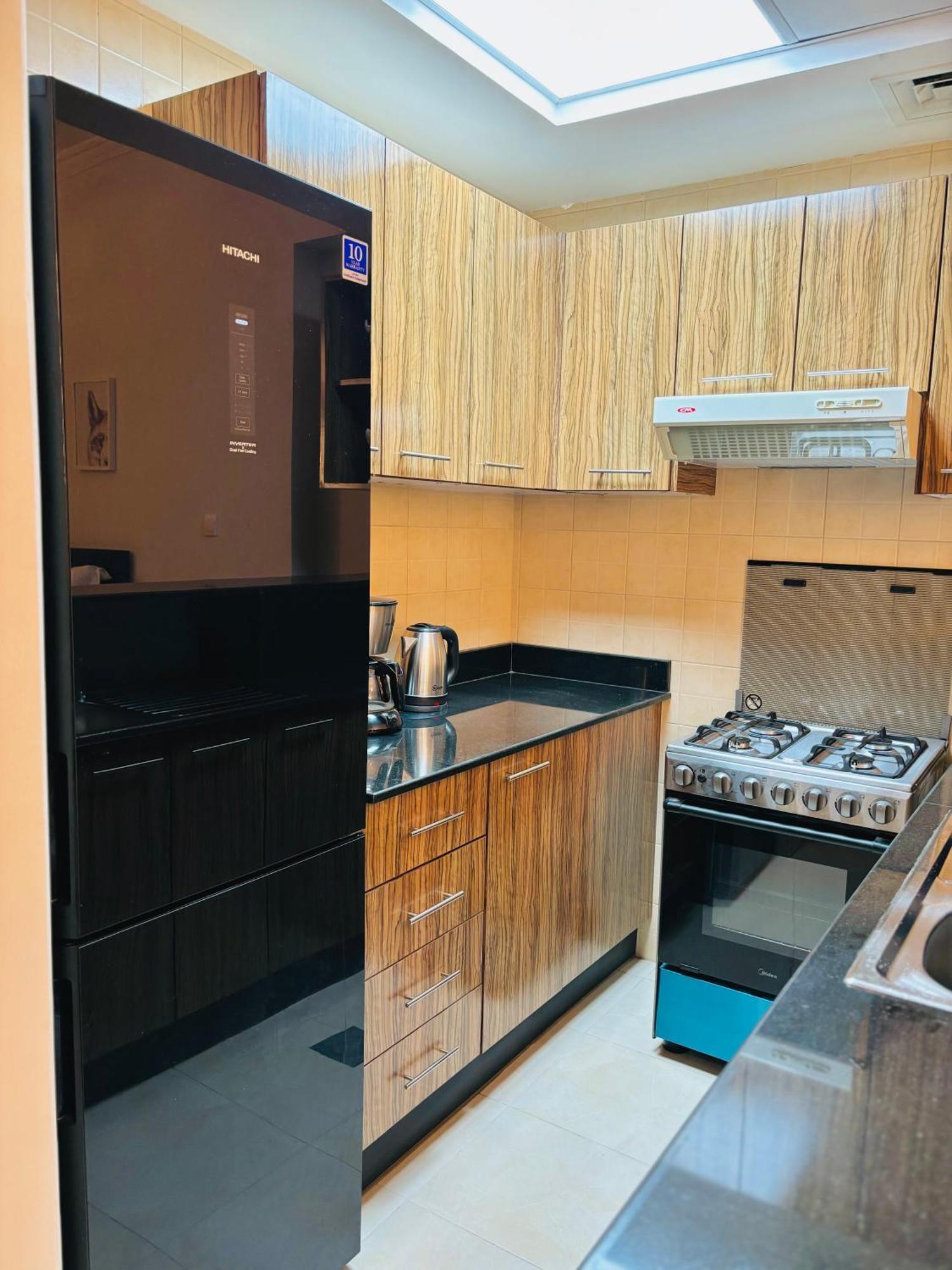 Stunning With Rooftop Pool, Balcony & Gym * Dubai