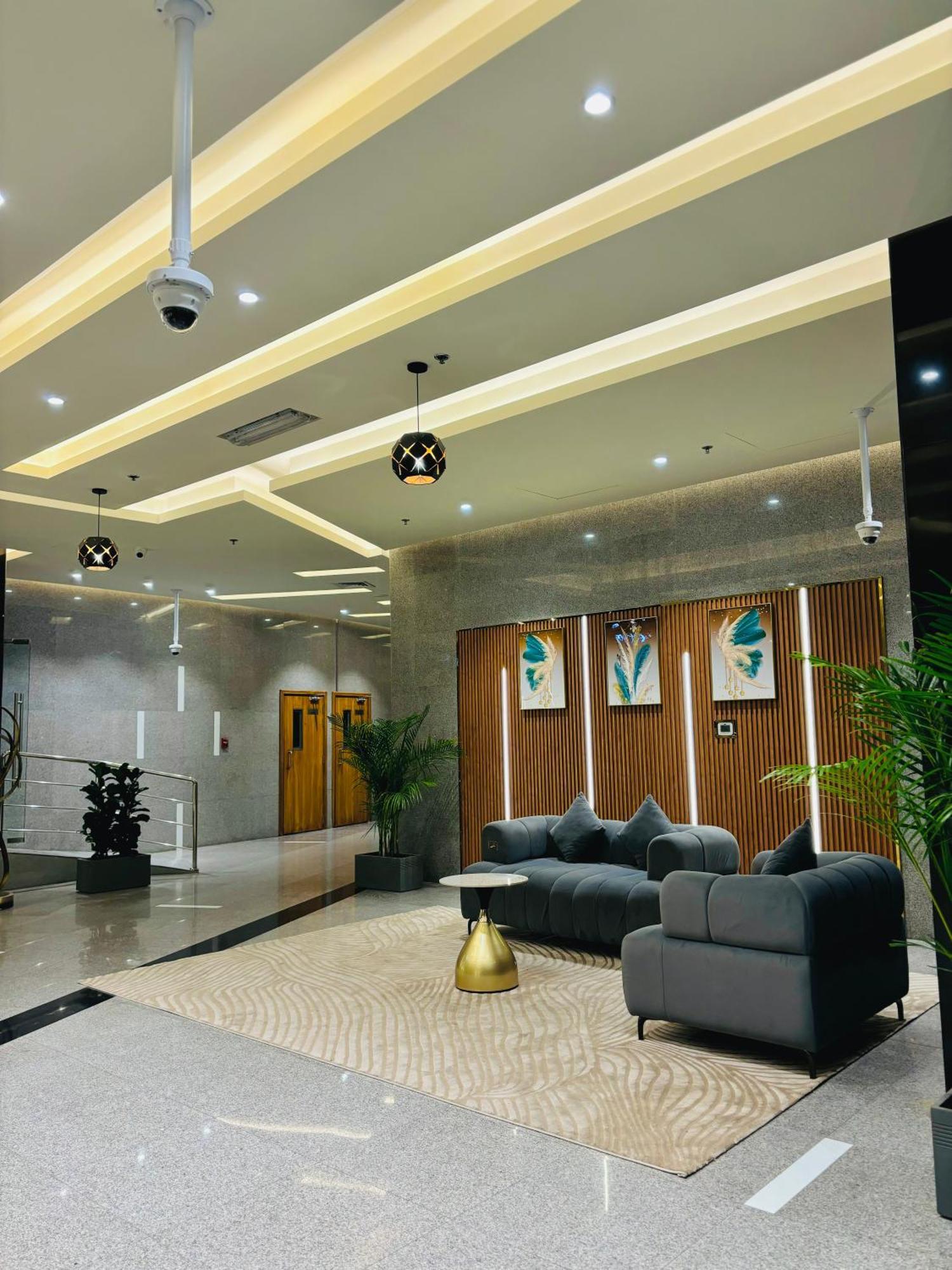 Stunning With Rooftop Pool, Balcony & Gym Apartment Dubai