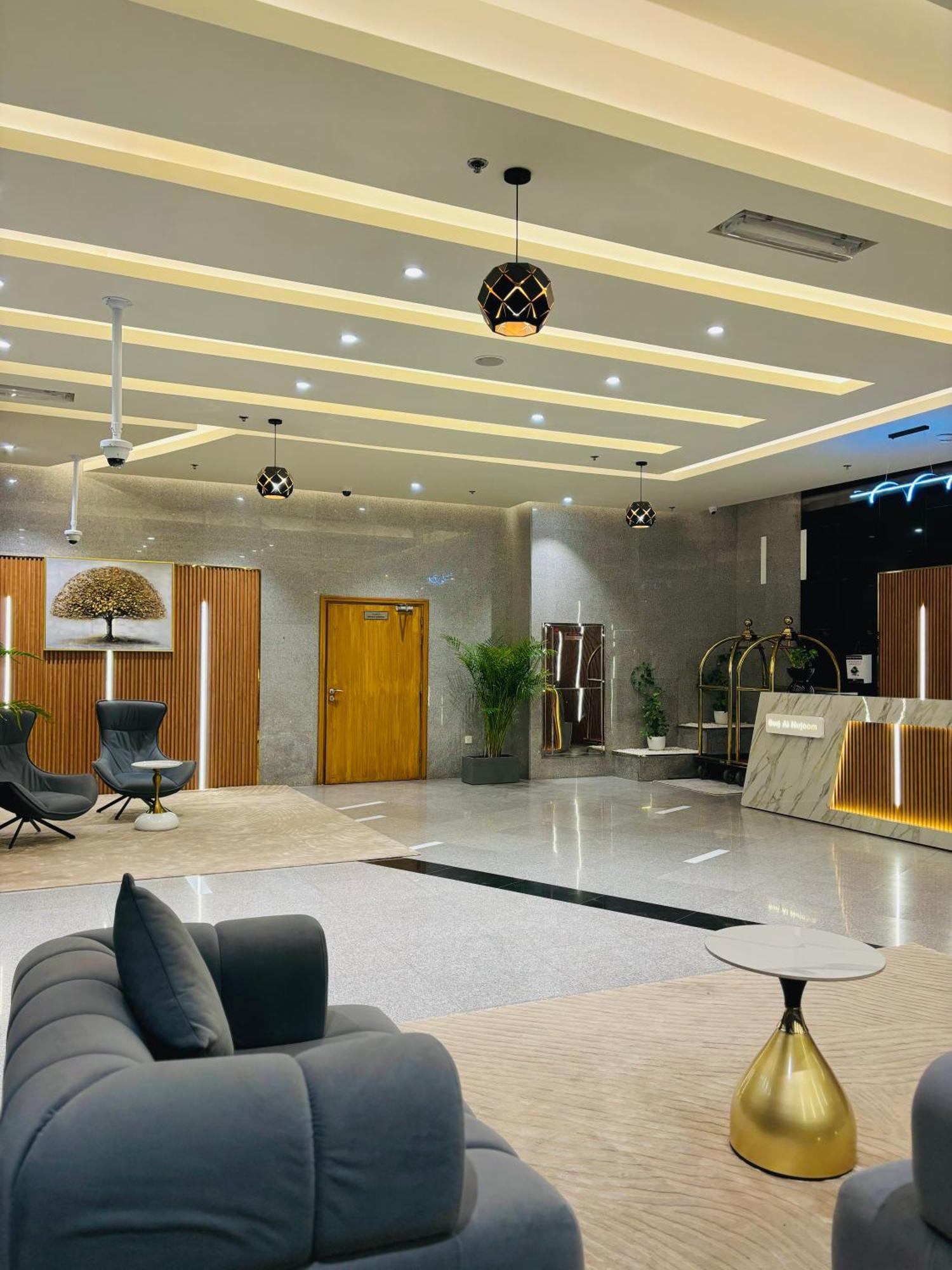 Stunning With Rooftop Pool, Balcony & Gym * Dubai