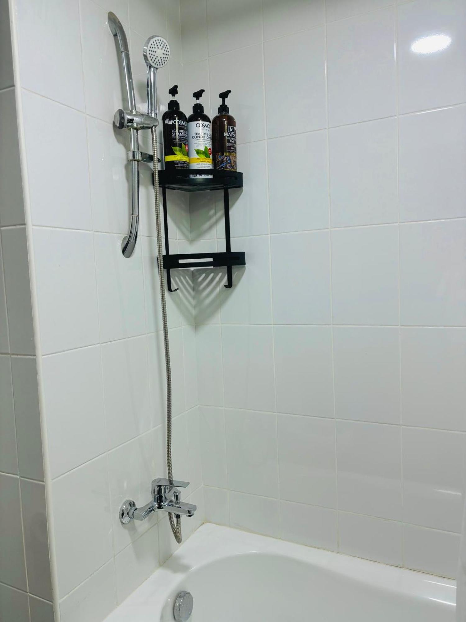 Stunning With Rooftop Pool, Balcony & Gym *